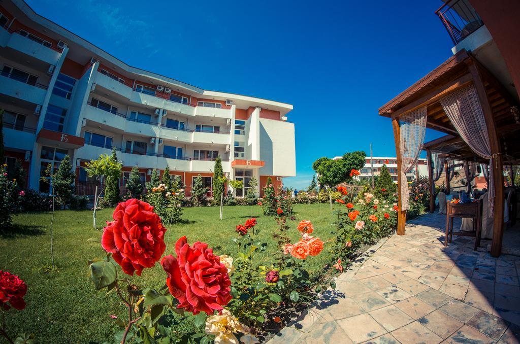 Privillege Fort Noks Beach Apartments Elenite Exteriör bild