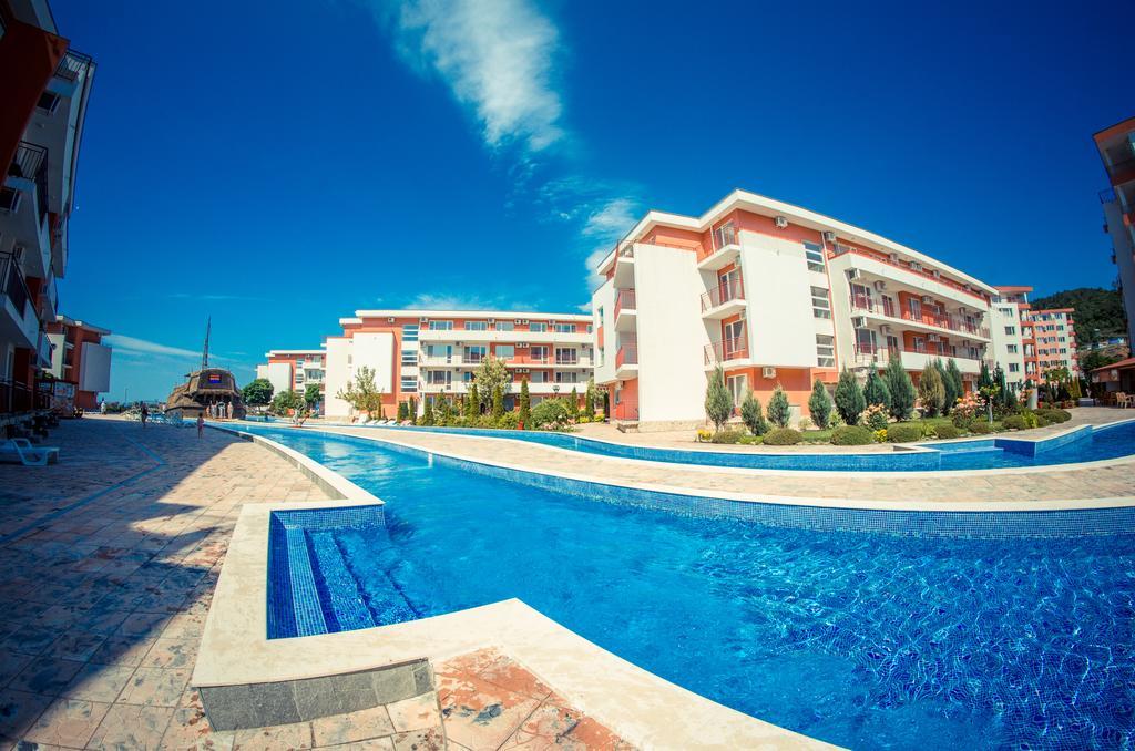 Privillege Fort Noks Beach Apartments Elenite Exteriör bild